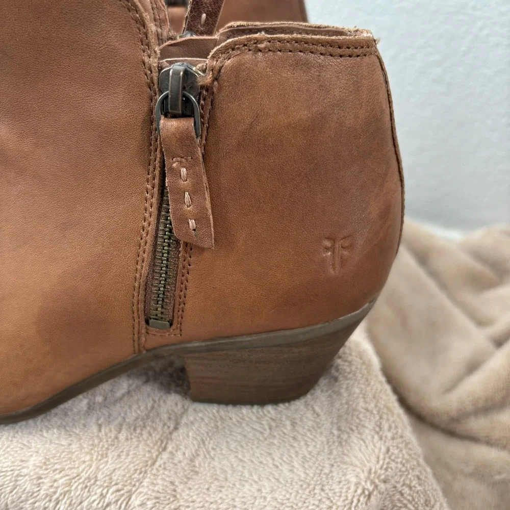 Frye judith double